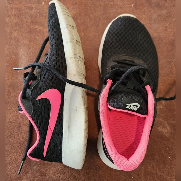 Nike Other - Nike Youth Size 4 Black and Pink Running Shoes
